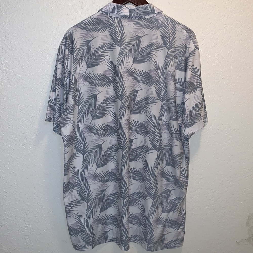 Travis Mathew Shirt - Picture 2 of 5